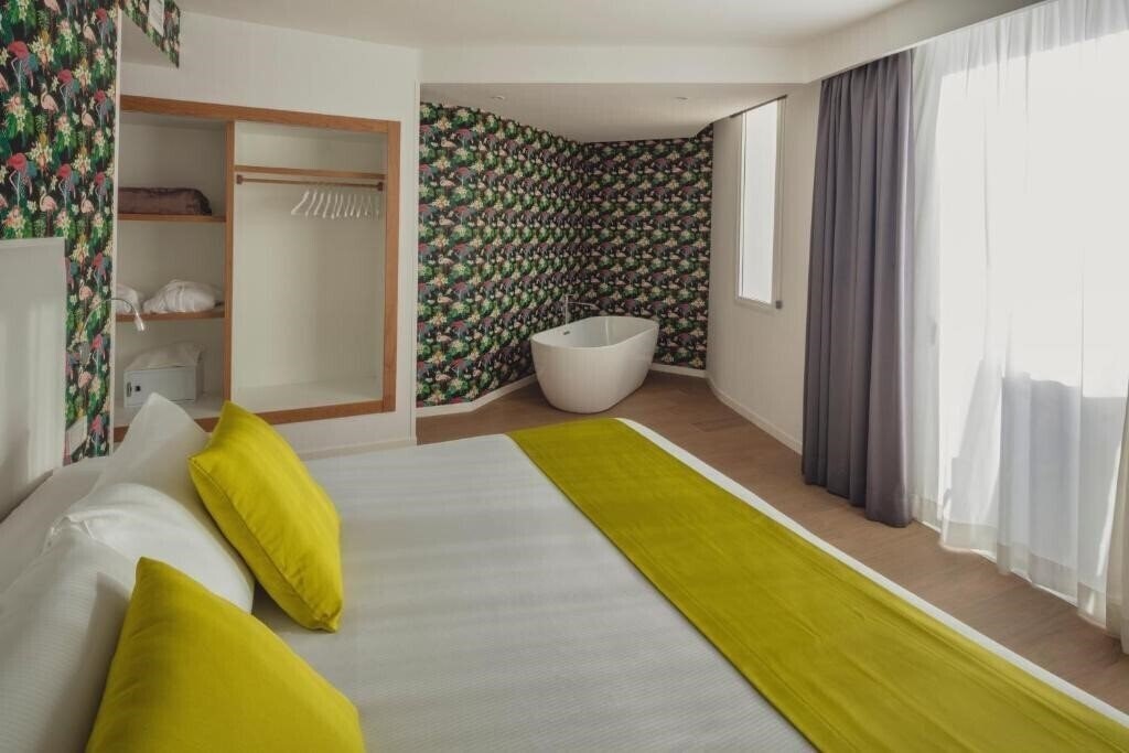 Изображение Flamingo Beach Mate 4*