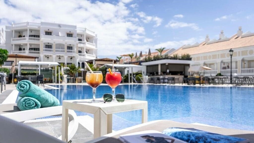 Готель Hollywood Mirage 4*