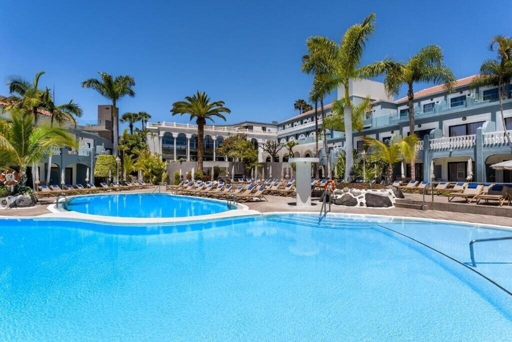 Отель Adrian Hoteles Colon Guanahani 4*