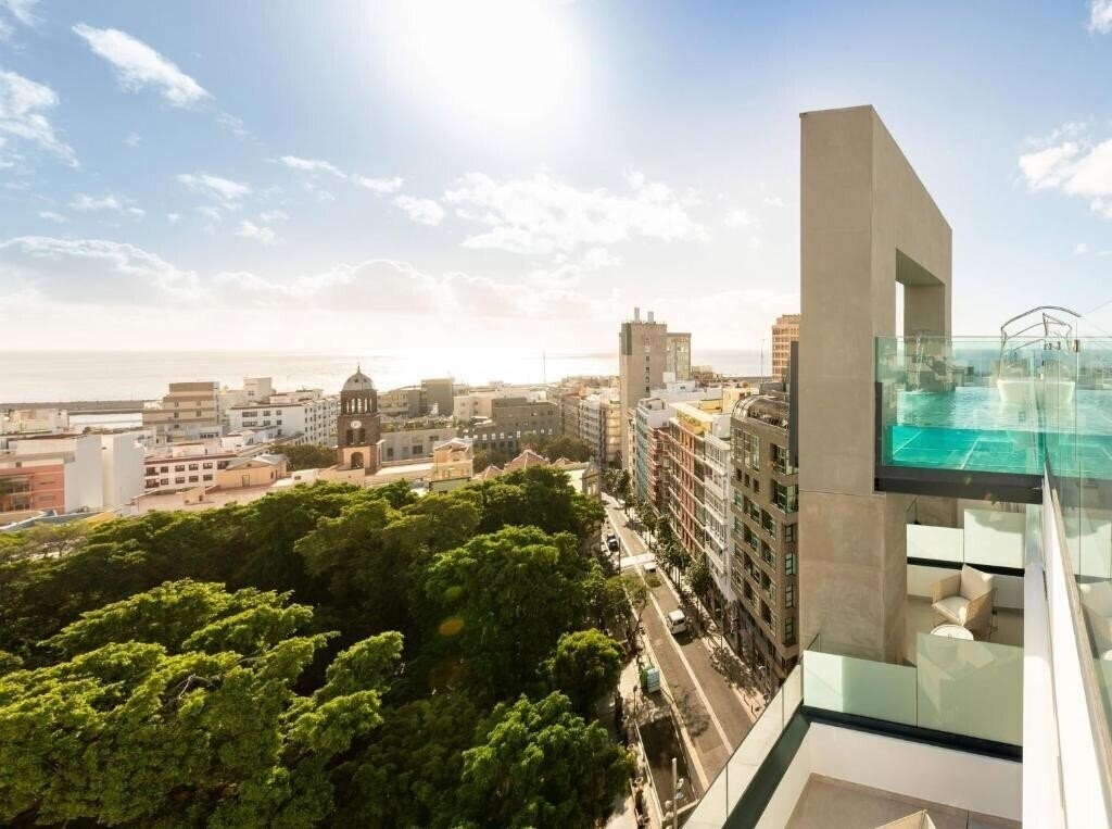 Готель Innside by Melia Tenerife Santa Cruz 4*
