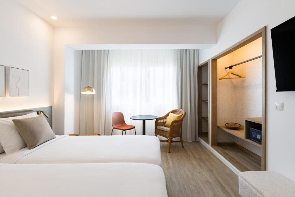 Готель Adonis Hotel La Suite 2*
