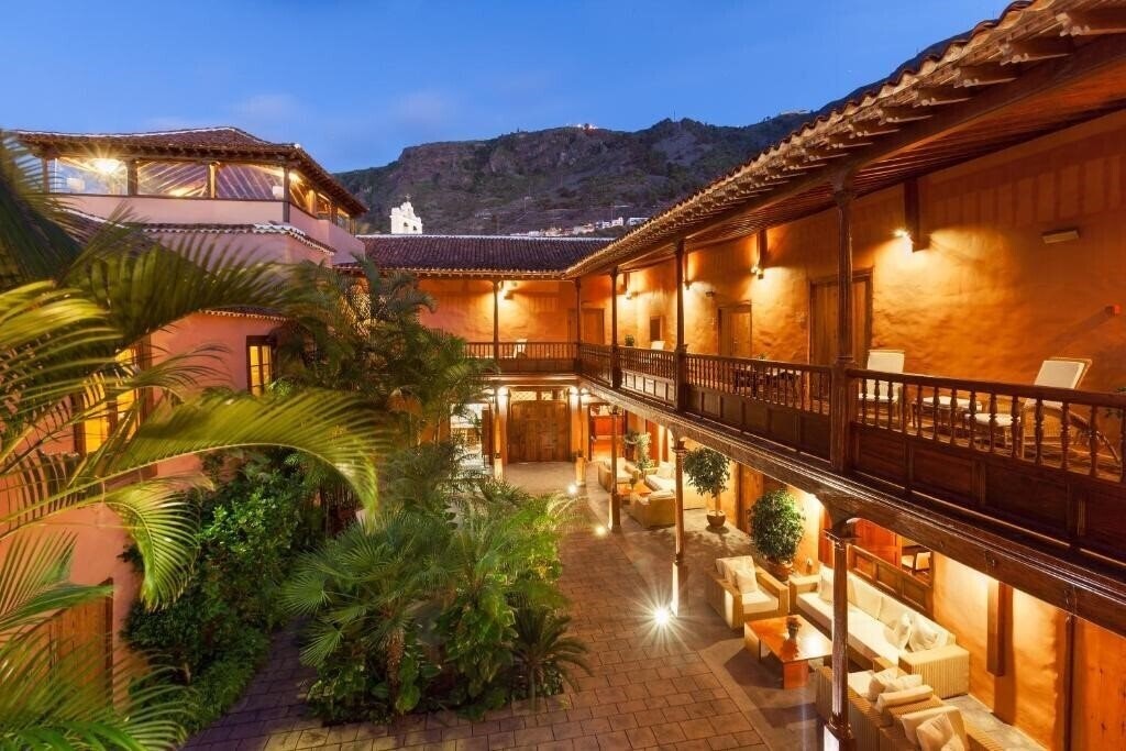 Готель LIVVO La Quinta Roja 4*