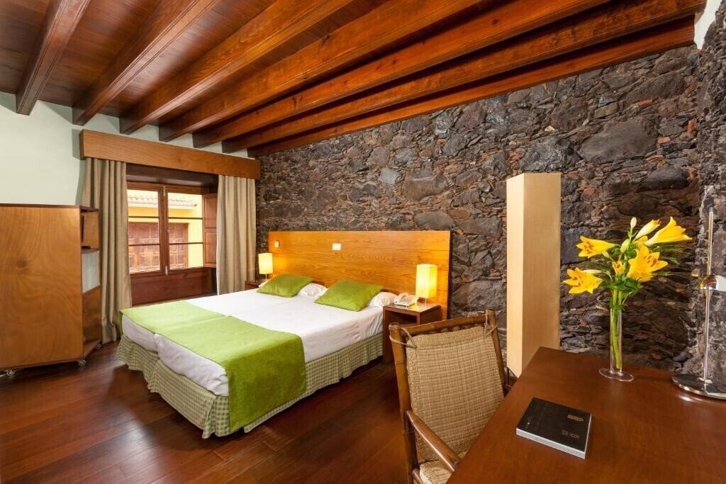 Фото LIVVO La Quinta Roja 4*