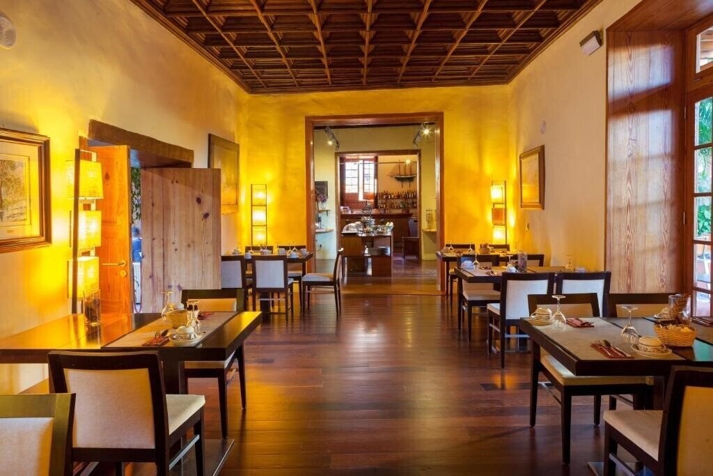 Фотографія LIVVO La Quinta Roja 4*