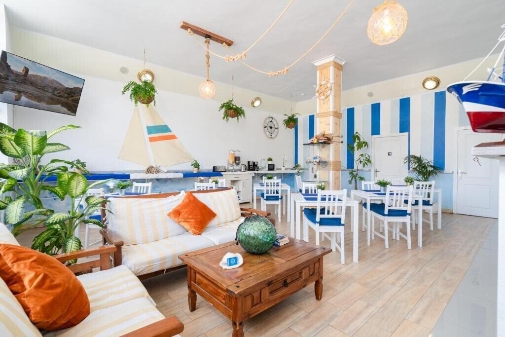 Готель Hostal Pension Neon 2*