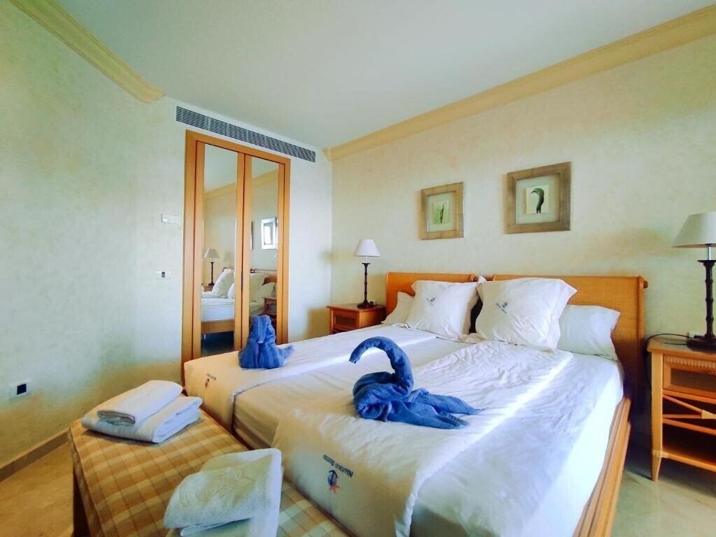 Фото El Nautico Suites 4*