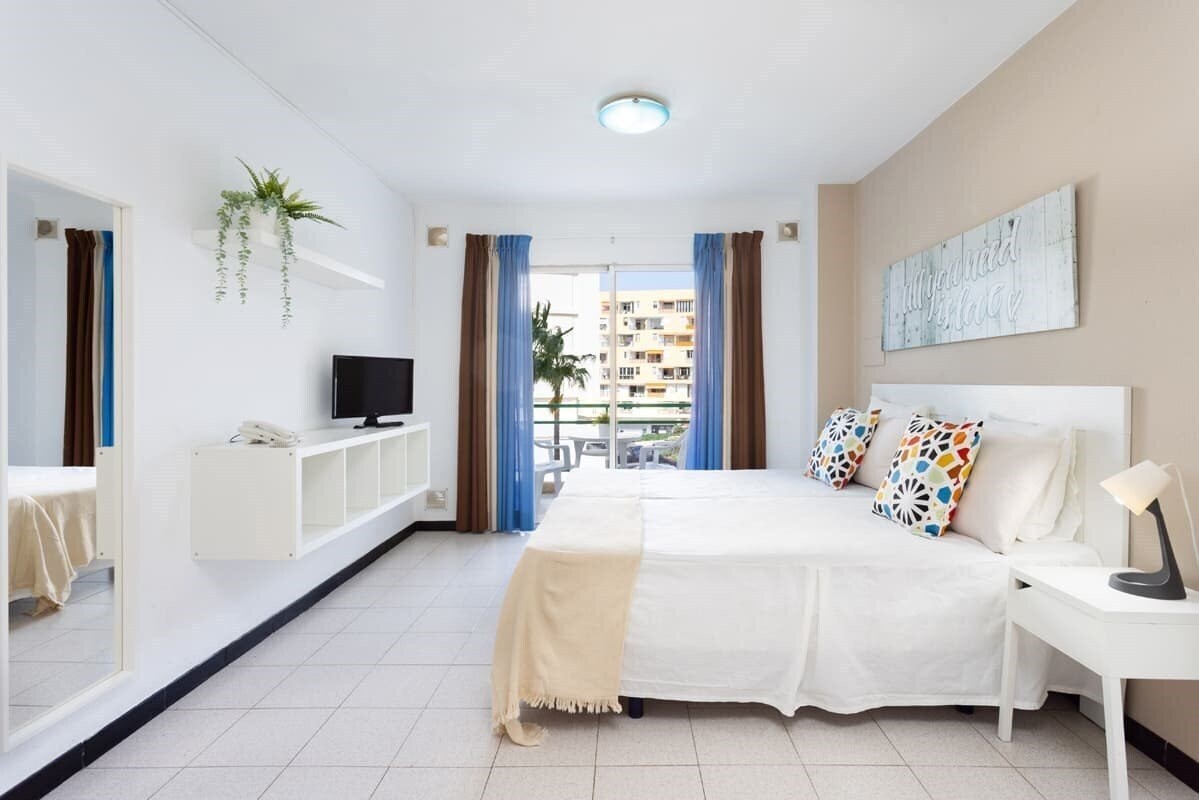 Отель Apartamentos Comodoro 2*