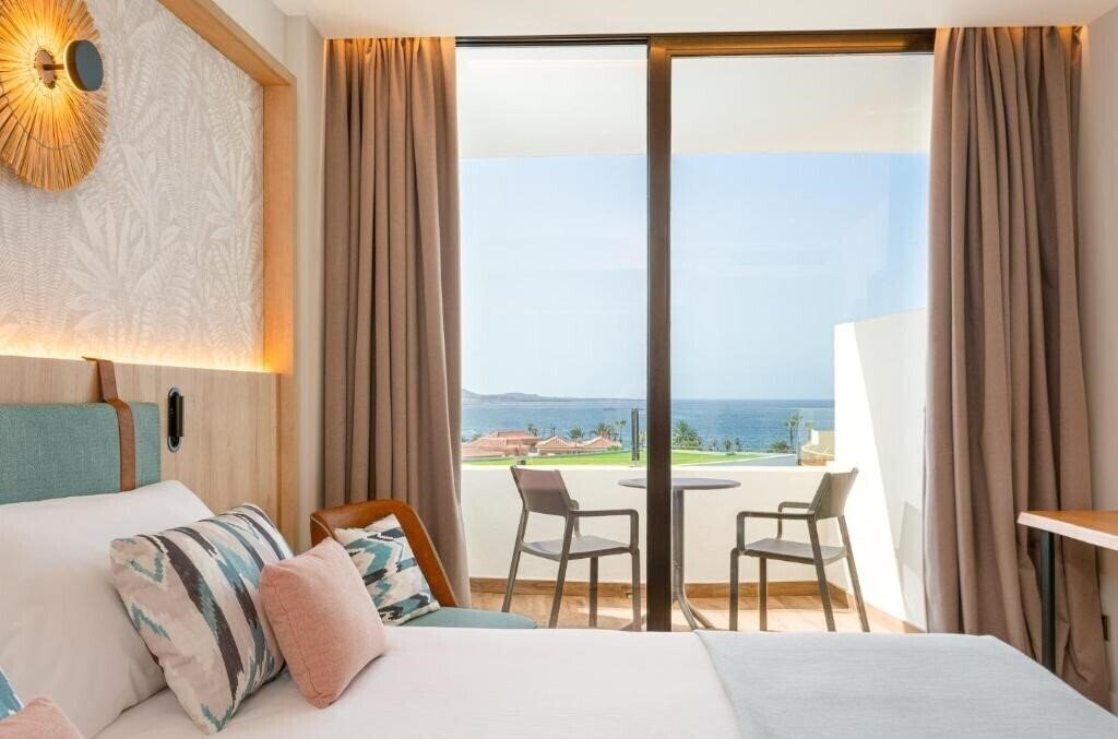 Фото Mediterranean Palace 5*