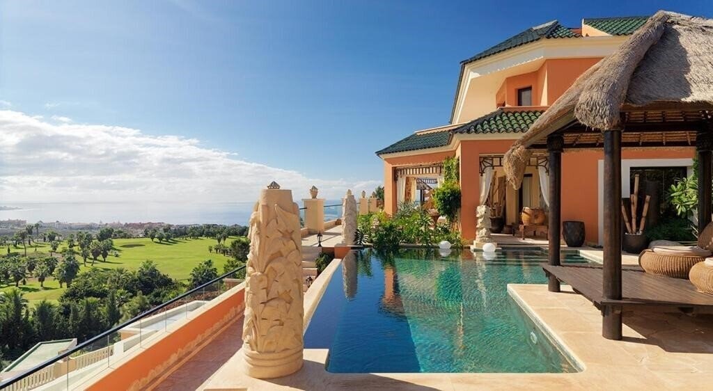 Отель Royal Garden Villas 5*