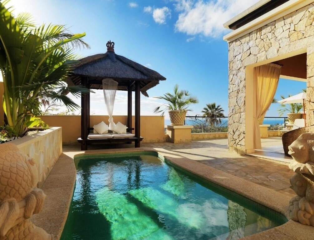 Картинка Royal Garden Villas 5*