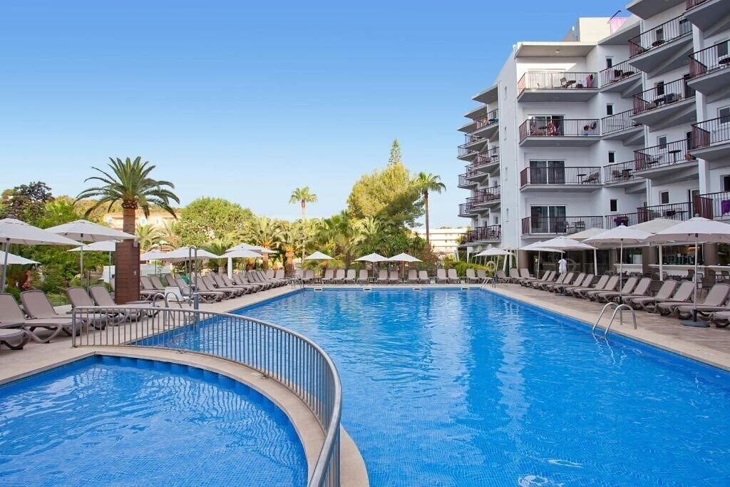 Фотографія Fergus Bermudas 4*