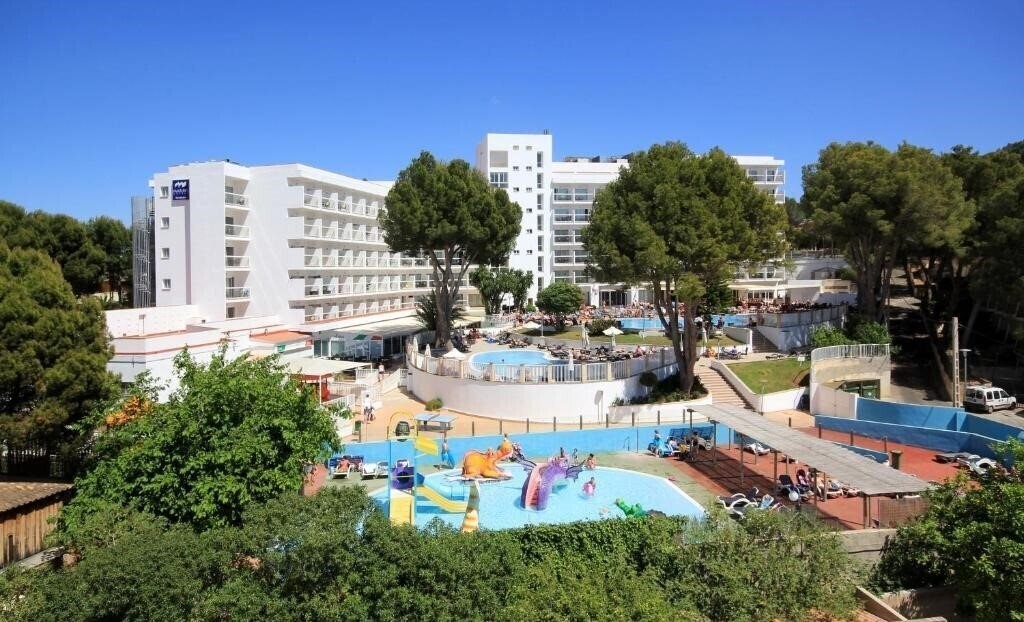 Отель Ilunion Palmanova Mallorca (ex. AluaSun Torrenova) 4*