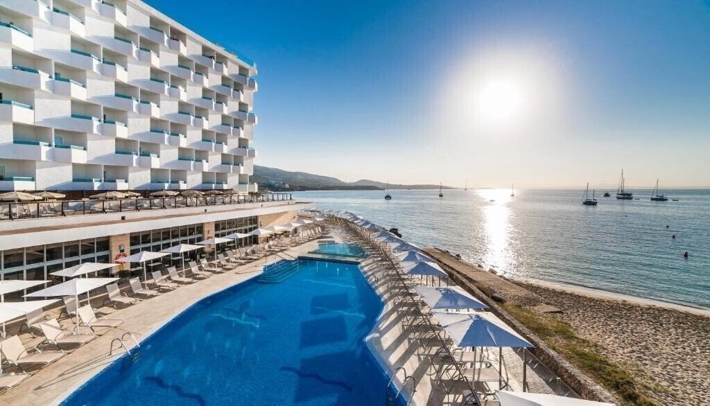 Готель Globales Santa Lucia 4*