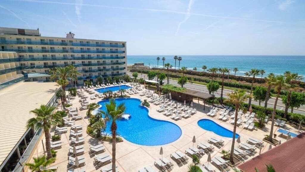 Готель Golden Taurus Aquapark Resort 4*