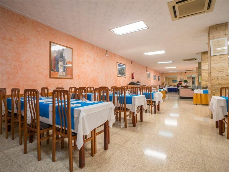 Фотографія Hotel Checkin Montpalau 3*