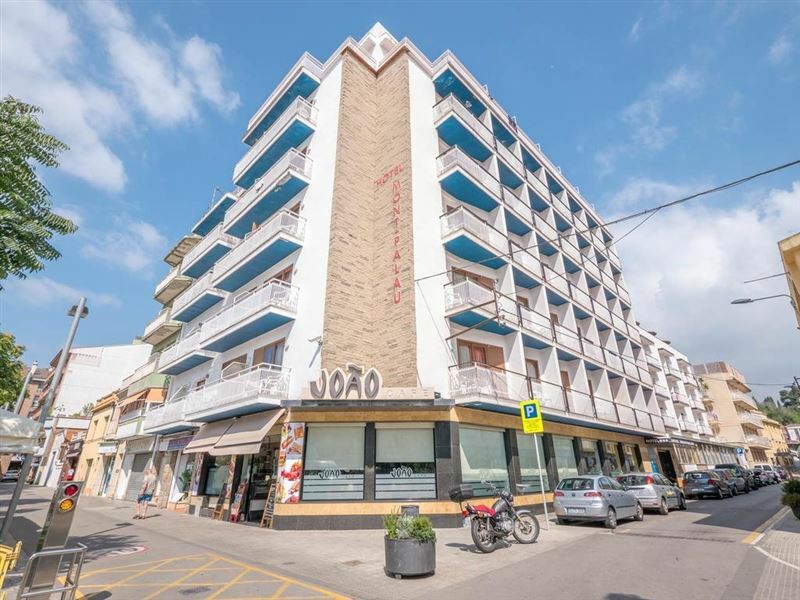 Готель Hotel Checkin Montpalau 3*