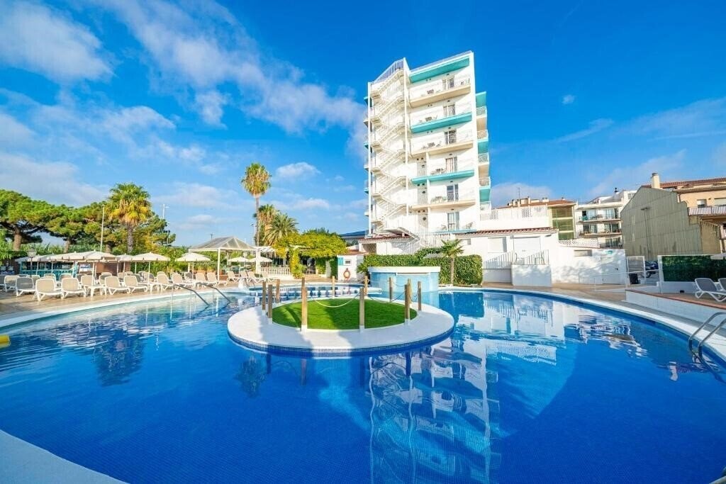 Отель Bamblue Boutique Apartments 3*
