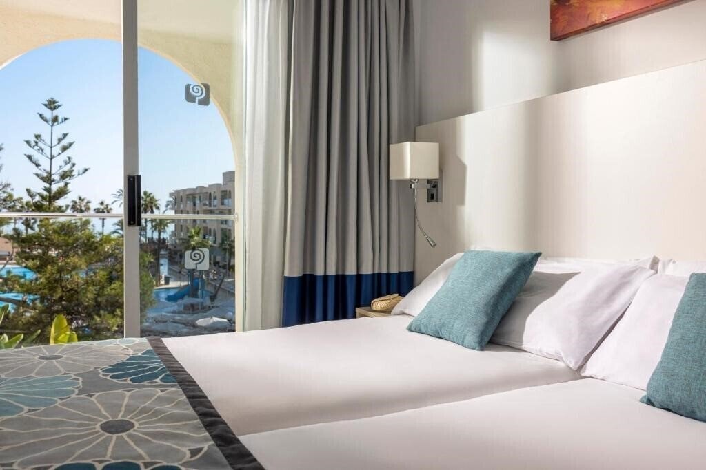 Фотографія Grupotel Alcudia Suite 3*