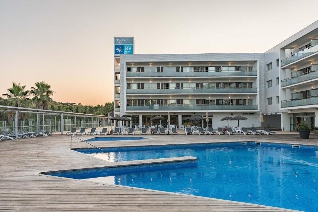 Отель Nautic Park 4*