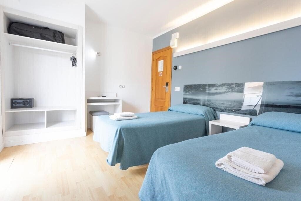 Готель Raxa Hotel 1*