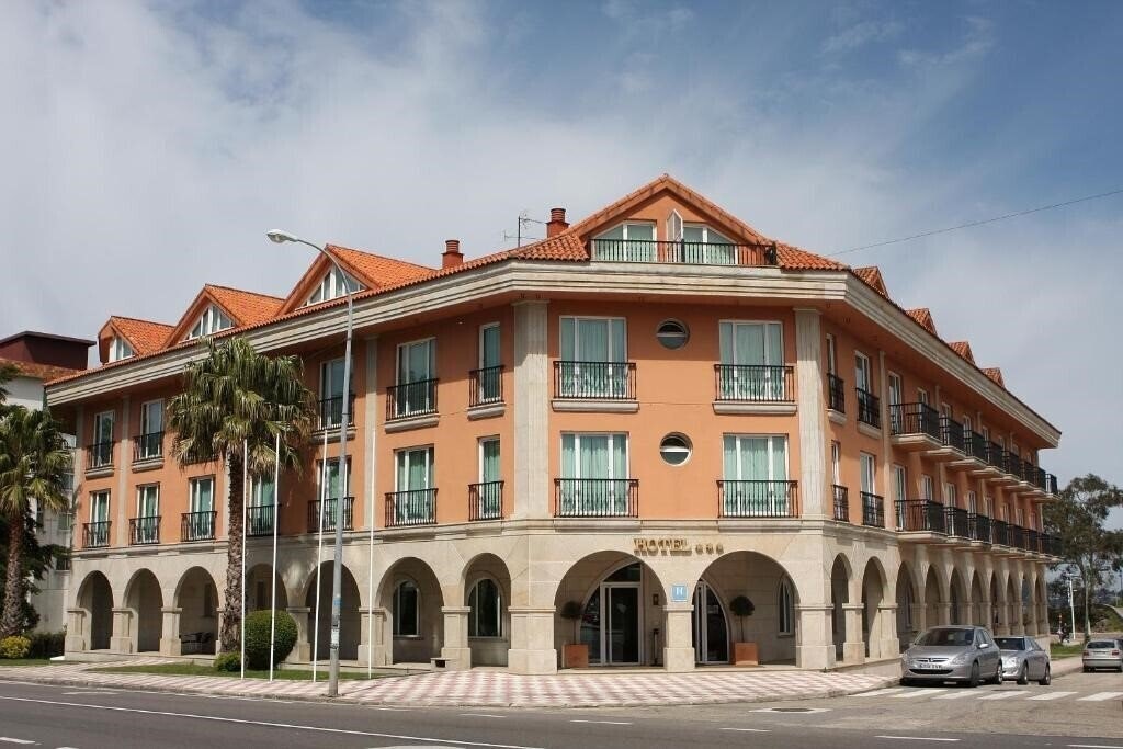 Готель Bahia Bayona 3*