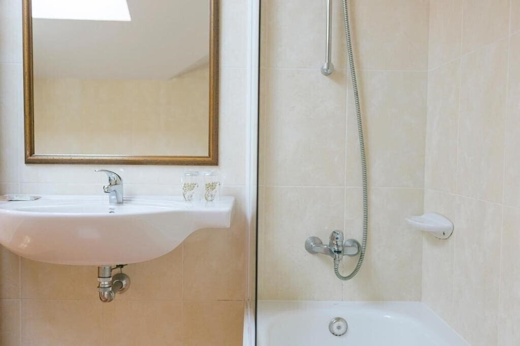 Картинка O Castro 2*