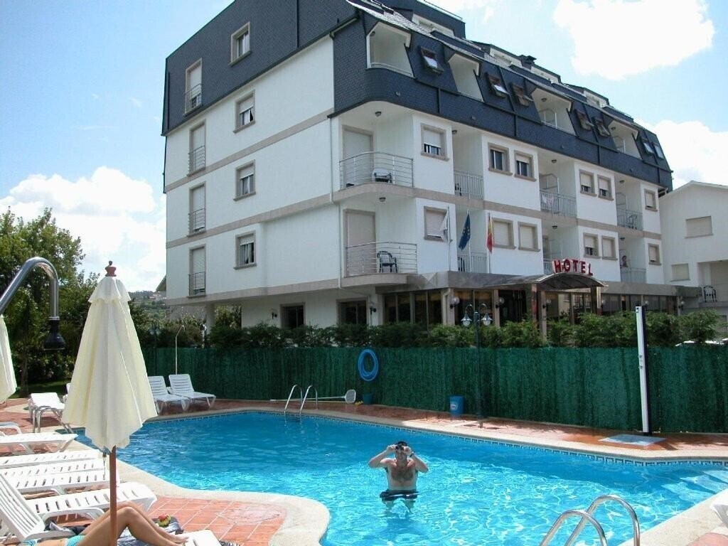 Отель Hotel Pineiro 2*