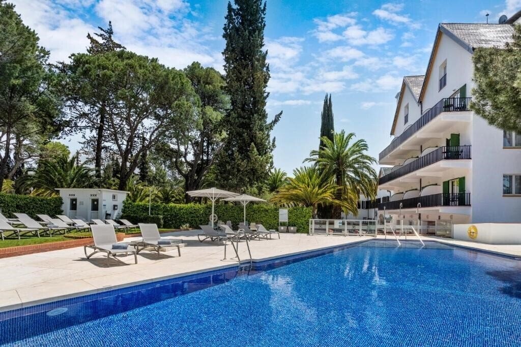 Готель Catalonia Reina Victoria Wellness & Spa 4*