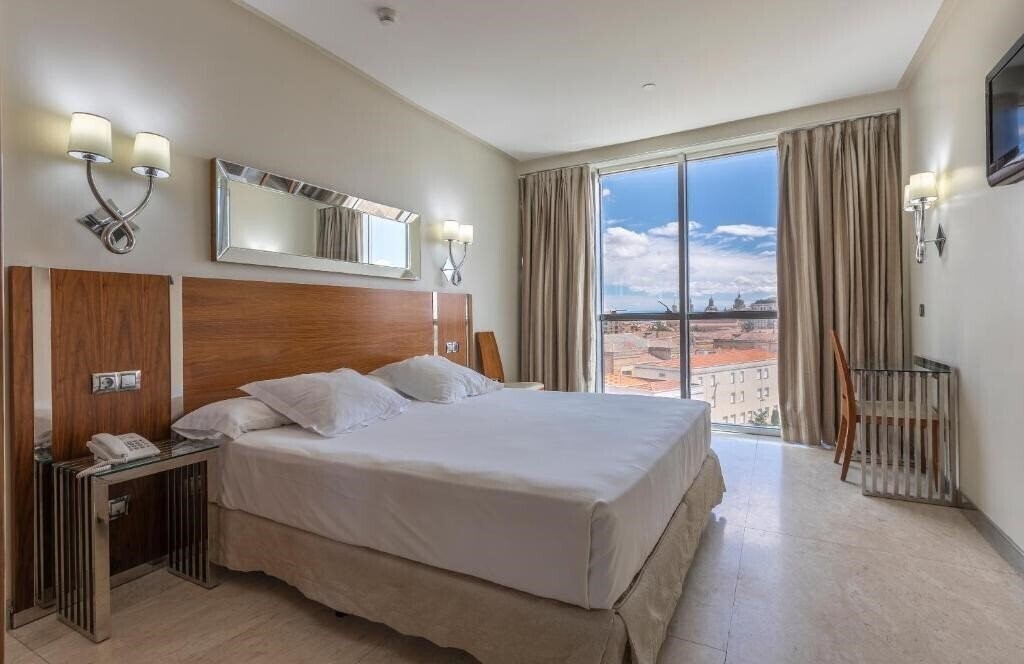 Отель Gran Hotel Corona Sol 4*