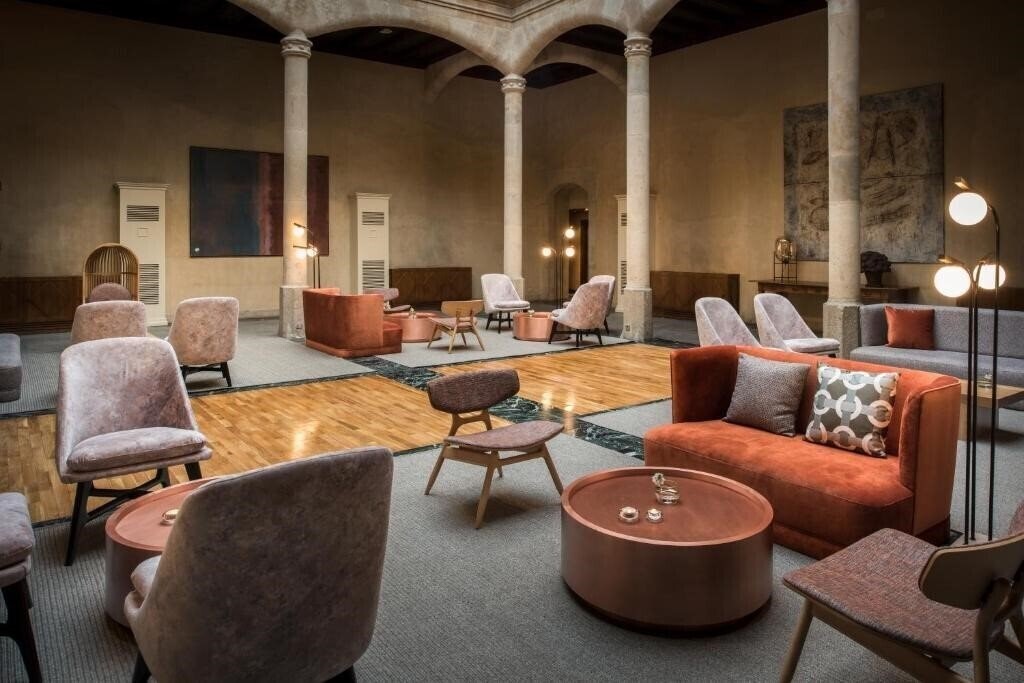 Отель Nh Palacio De Castellanos 4*