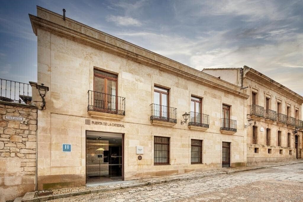 Отель Nh Salamanca Puerta De La Catedral 4*