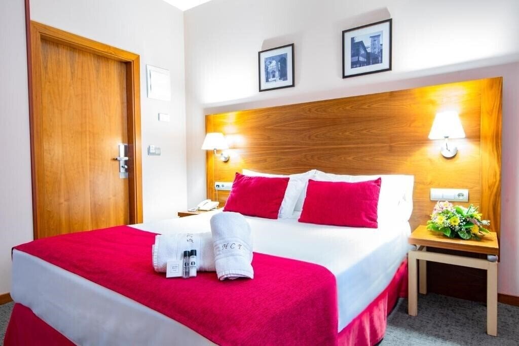Отель Casino Del Tormes 4*