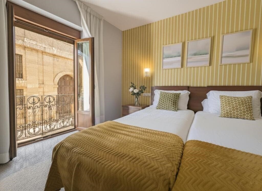 Отель Hotel Arcos Ciudad Rodrigo 3*