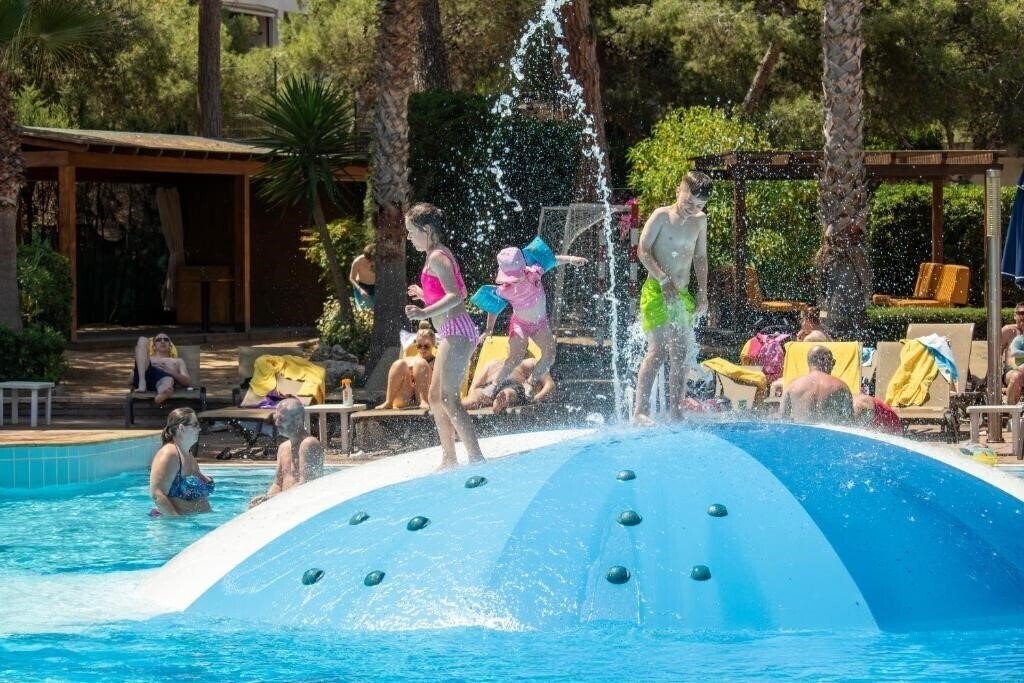 Фото Golden Avenida Family Suites 4*