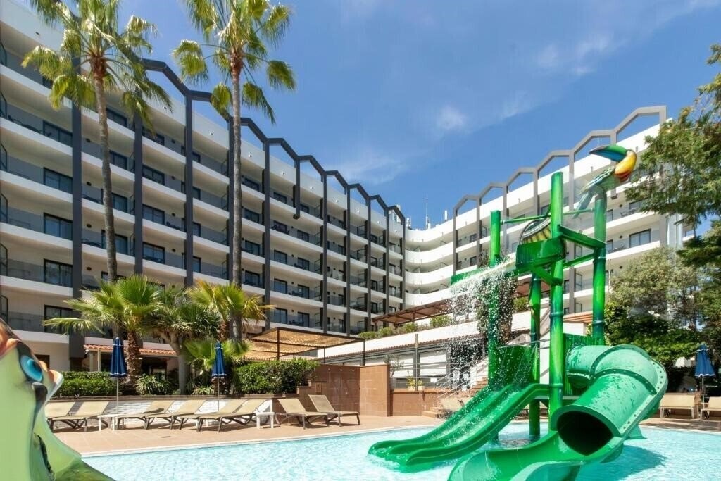 Картинка Golden Avenida Family Suites 4*