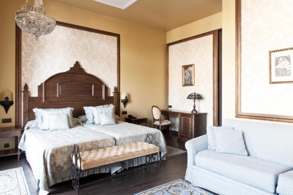 Фото Lucy's Mansion 5*