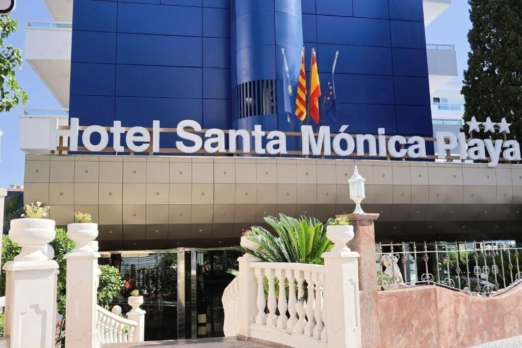 Готель Santa Monica Salou 3*
