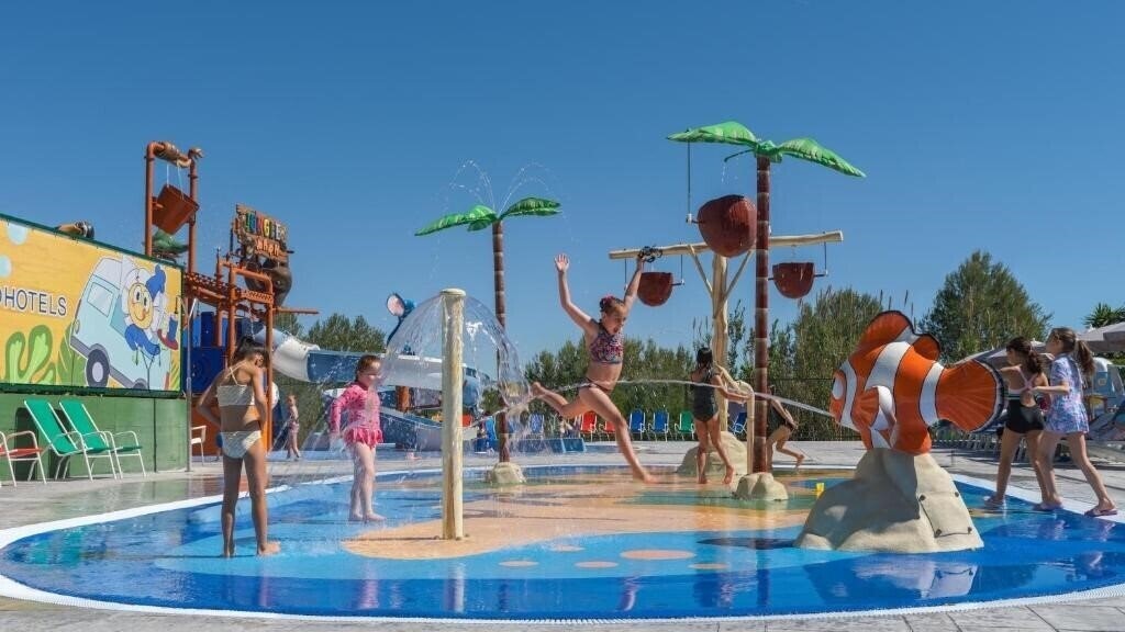 Фотографія H10 Mediterranean Village 4*