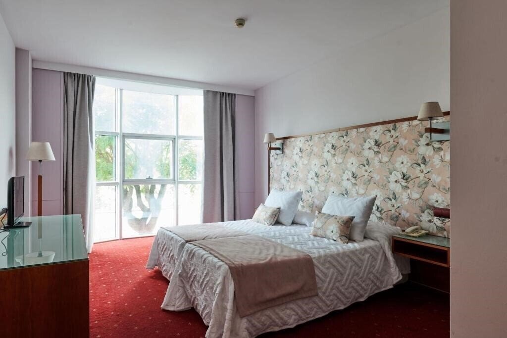 Готель Ramblas Vendrell 4*