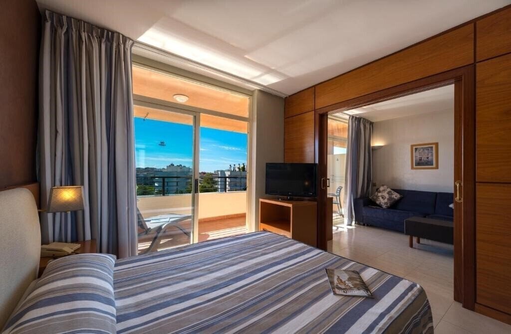 Фотографія 4R Gran Hotel Regina 4*