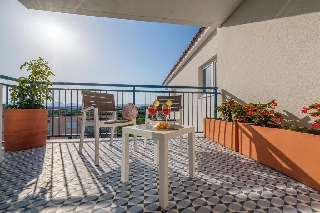 Готель Les Dalies Apartments апартаменты
