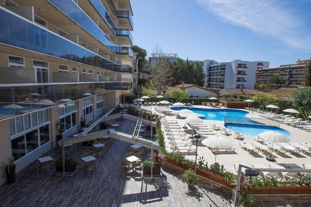 Фотографія CYE Holiday Centre Aparthotel 3*