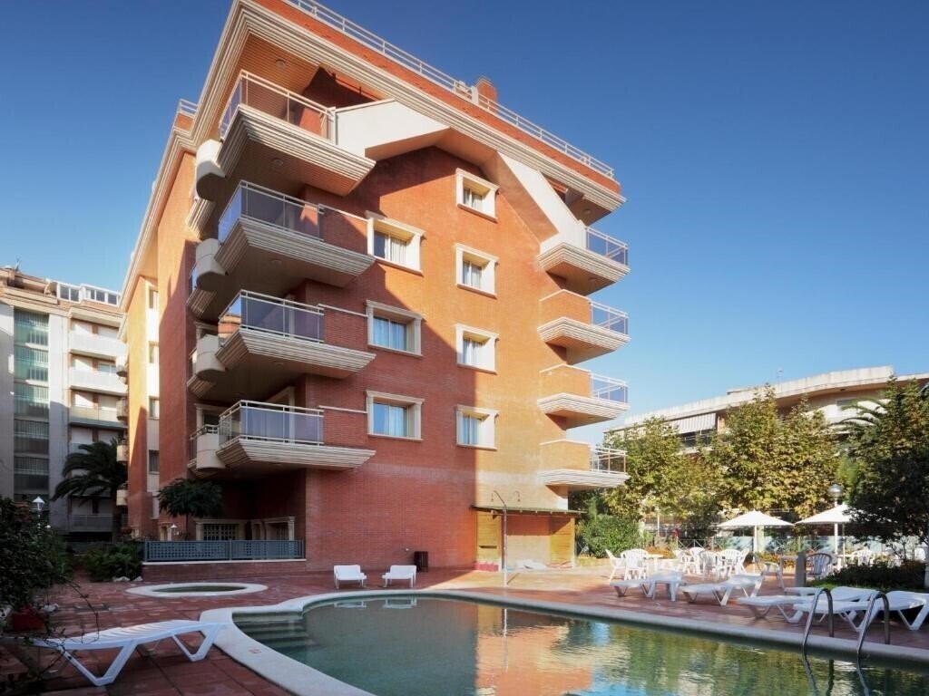 Готель Apartamentos Imperial 3*