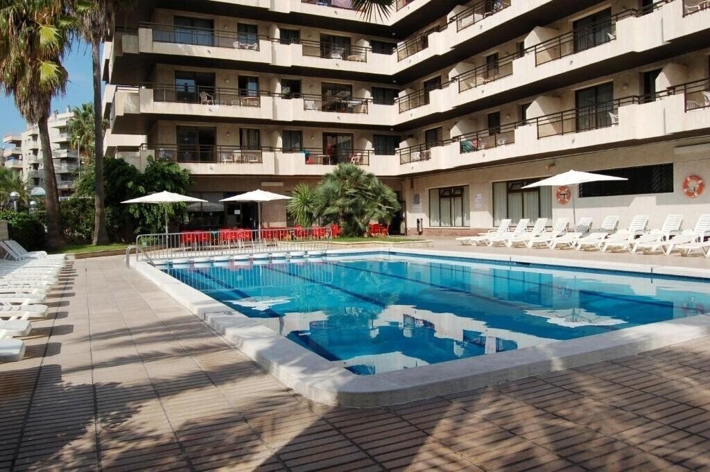 Отель Apartaments Cye Salou 3*