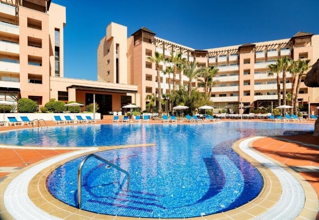 Готель Salauris Palace 4*