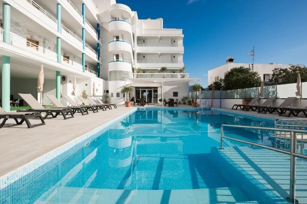 Отель Apartamentos La Kiki (ex. La Sirena) 3*