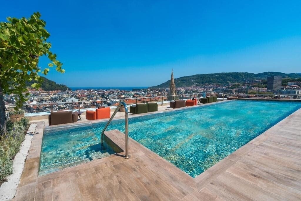 Отель Catalonia Donosti 4*