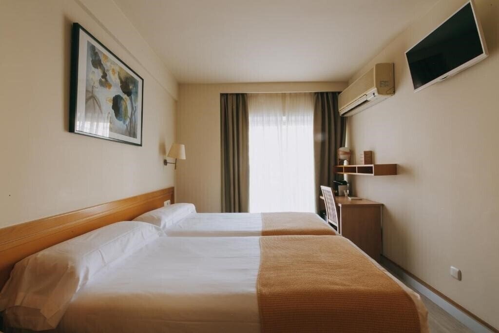 Картинка Zaragoza Plaza Hotel Donostia San Sebastian 2*