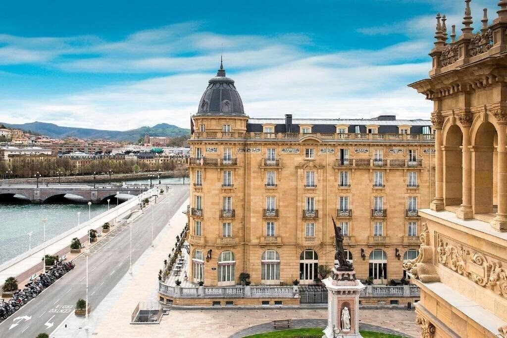 Готель Hotel Maria Cristina, A Luxury Collection Hotel 5*