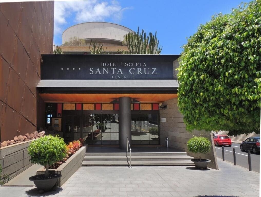 Отель Escuela Santa Cruz 4*